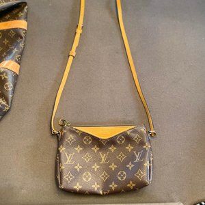 Louis Vuitton Crossbody Purse
